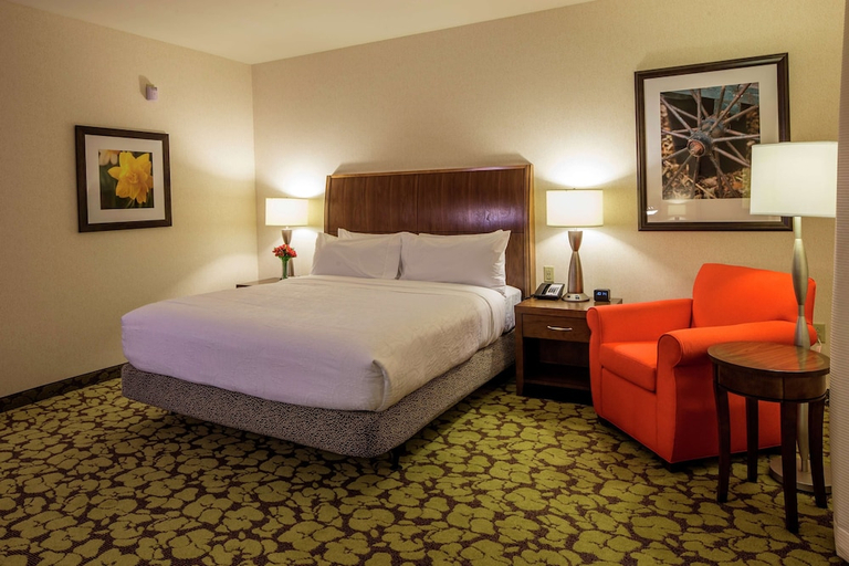 Bedroom 3, Hilton Garden Inn Uniontown, Fayette