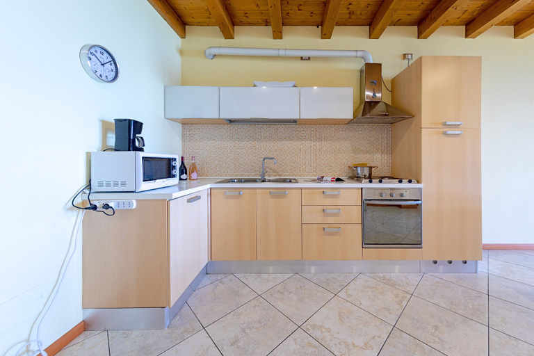 Private kitchen, Villa Venezia PT5 Apartment, Verona