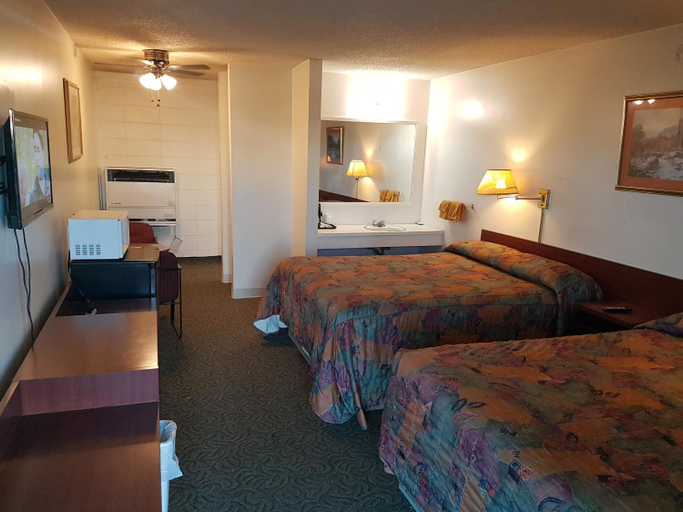 Bedroom 2, Shamrock Motel, Division No. 18