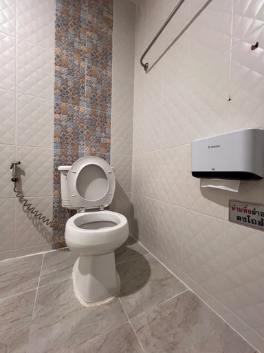 Bathroom 3, Berich Hotel, Muang Tak