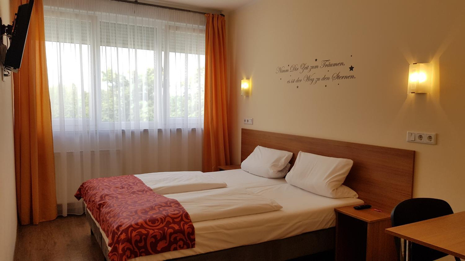 Bedroom 3, Dream Inn Hotel Regensburg Ost, Regensburg