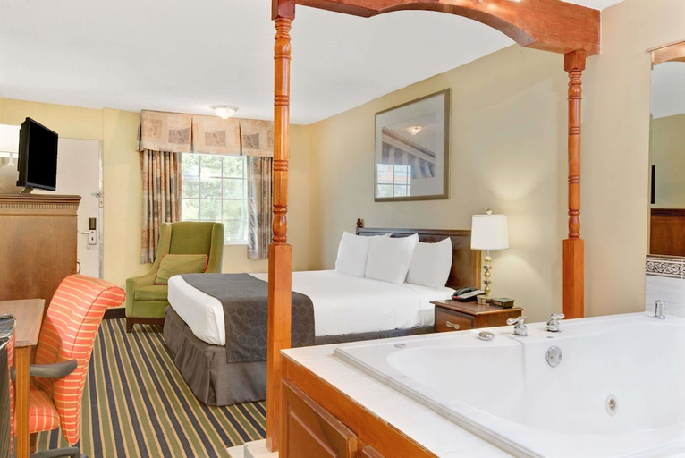 Bedroom 2, Days Inn by Wyndham Towson, Baltimore