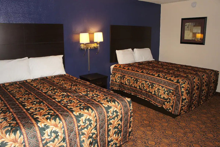 Bedroom 1, Ember Inn Suites Waite Park - St Cloud, Stearns