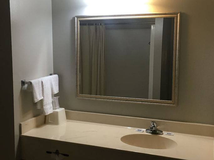 Bathroom, Sunset Inn, Crittenden
