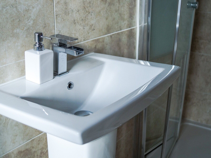 Bathroom 4, Tunnard House, Lincolnshire