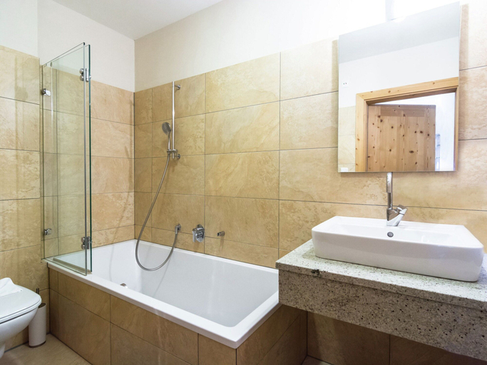 Bathroom 5, Holiday Home With Snow Covered Views, Zell am See