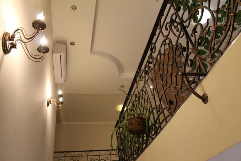 Others 5, Passage Hotel, Berehivs'kyi
