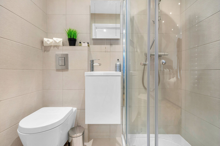 Bathroom 4, Three Bed Spacious Apartment in Dalston, London