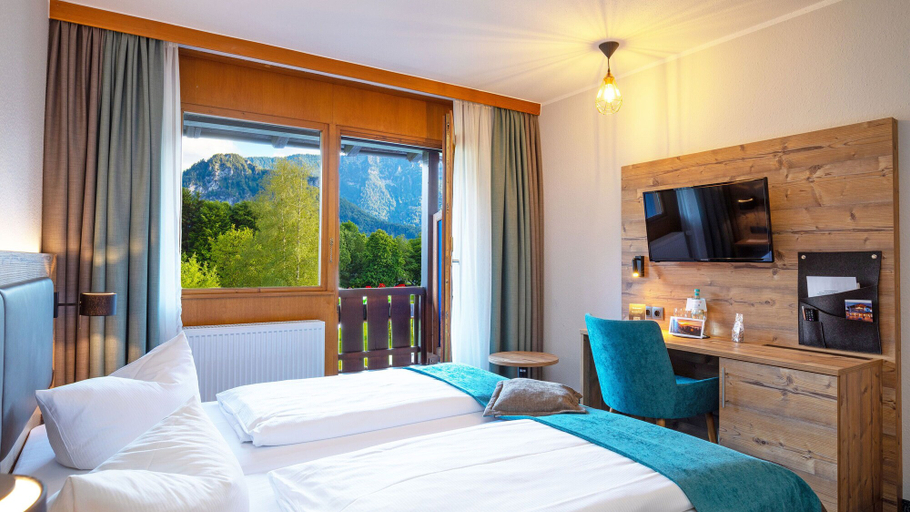 Bedroom 4, Das Wiesgauer - Alpenhotel Inzell, Traunstein