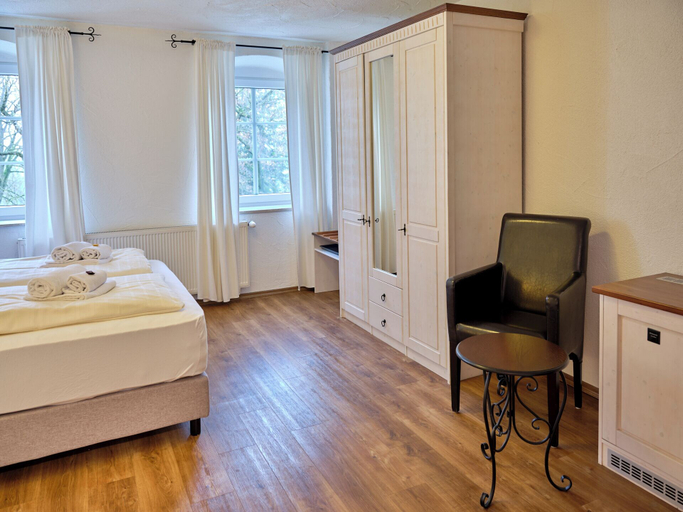 Bedroom 4, Hotel AquaQuell Bad Pilzweg, Passau