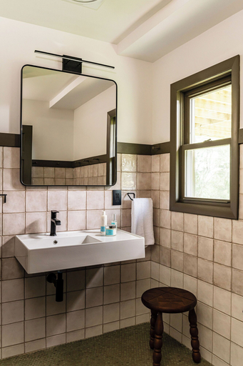 Bathroom, Hemlock Neversink, Sullivan