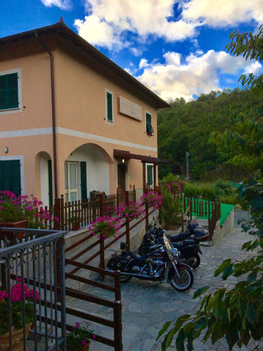 Exterior 1