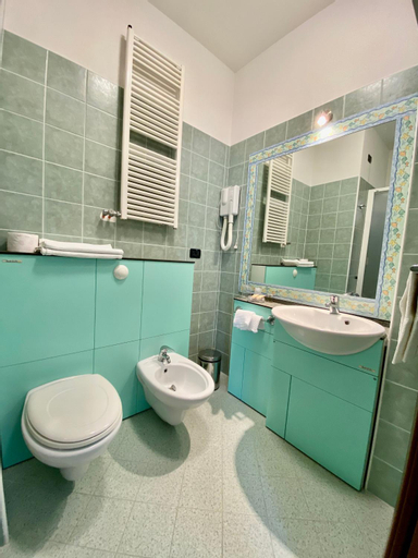 Bathroom 9