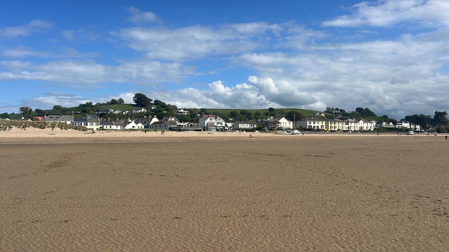 Beach 4, Barnstaple - Apartment- Sleeps 2 - Parking, Devon