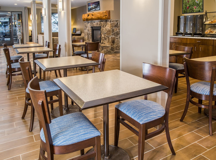 Food & Drinks 5, The Pine Lodge on Whitefish River, Flathead