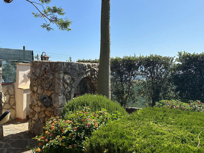 Others 3, Spacious Apartment With Communal Pool Near the Sea, Trapani