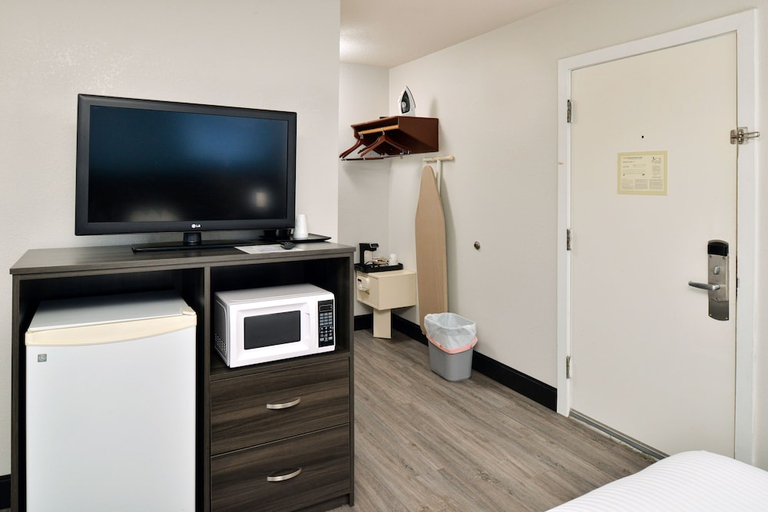 Bedroom 4, SureStay by Best Western Virginia Beach Royal Clipper, Virginia Beach
