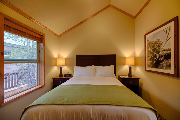 Bedroom 2, Explorer Cabins at Yellowstone, Gallatin