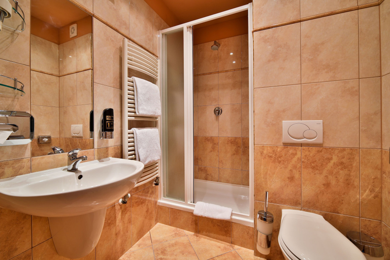 Bathroom 4, Atlantic Hotel, Praha 1