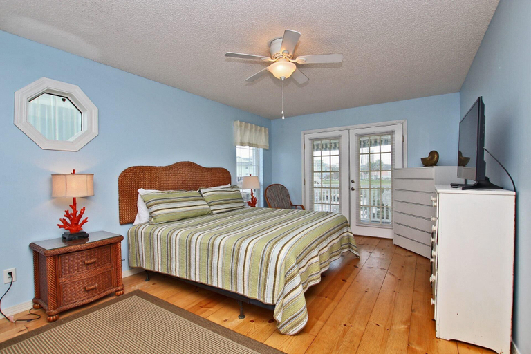 Bedroom 1, Sunset Daze, Baldwin