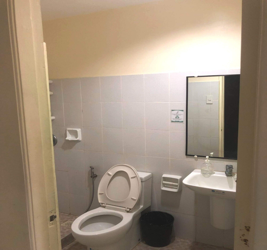 Bathroom 2, Camarin Prime Hotel, Kalookan City