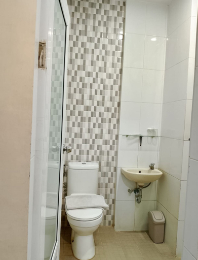 Bathroom 4, Hotel Antariksa, Asahan