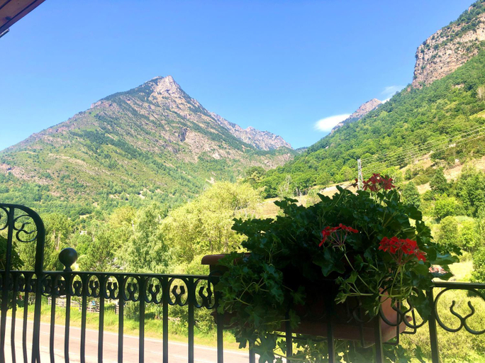Others 5, Hotel Eriste, Huesca