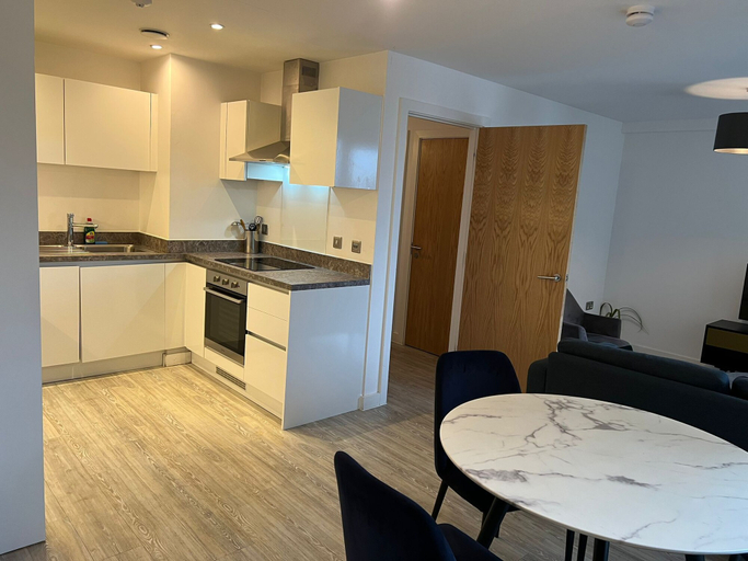Others 5, Highend 2bed Duplex Apt With Top Floor Terrace, Manchester