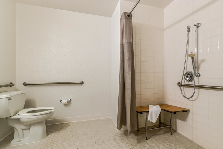 Bathroom 4, Motel 6-West Des Moines, IA GA, Dallas