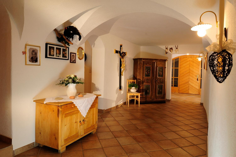 Public Area, Hoarachhof, Innsbruck Land