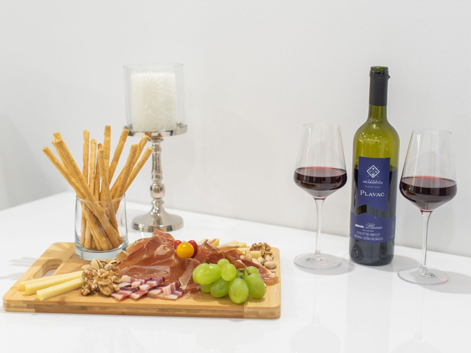 Food & Drinks 5, Apartment in Imotski Near Blue Lake, Imotski