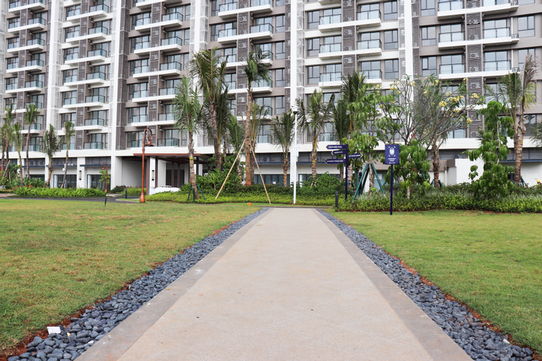 Exterior & Views 10