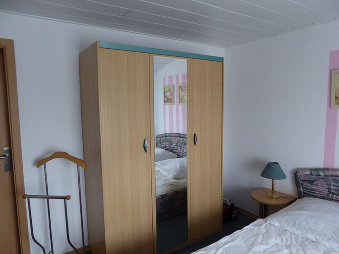 Bedroom 2, Ferienhaus mit Balkon und Garten in Zweedorf, Rostock
