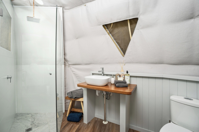 Bathroom, Scribbly Farm Premium Dome Bush retreat Southern highlands, Wingecarribee
