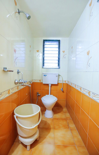 Bathroom 2, Hotel Sainiwas, Pune