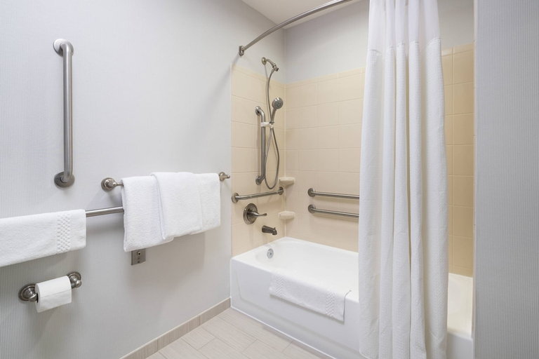 Bathroom 2, Courtyard by Marriott West Orange, Essex