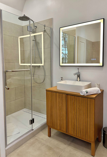 Bathroom 5, Domaine du Chesney, Eure