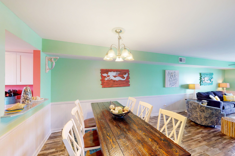 Food & Drinks, Summer House West Condos, Baldwin