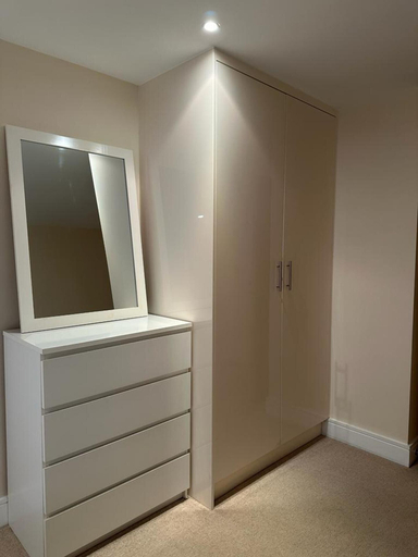 Others 4, Charming 1-bed Apartment in London, London