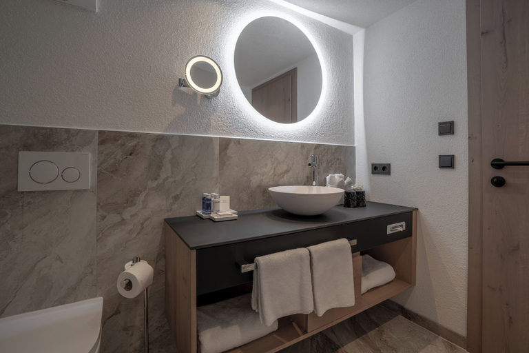Bathroom 5, Hotel Madlein, Landeck