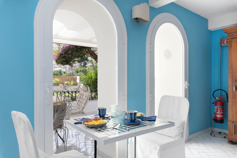 Others 5, Hotel La Bougainville, Salerno