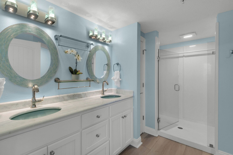 Bathroom 4, Treasure Island 0101, Bay