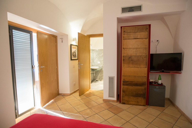 Bedroom 3, Palazzo Tronconi agriturismo, Frosinone