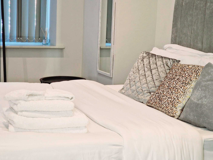 Bedroom, Leeds City Escape - Stylish Apartment, Leeds