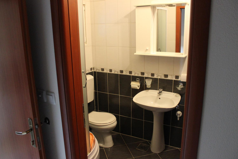 Bathroom 4, Apartments Klakor PS
