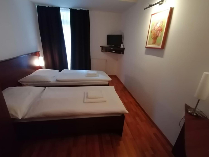 Bedroom 3, Hotel Arli, Senica
