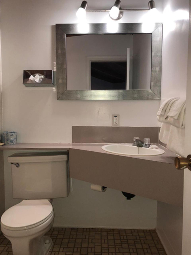Bathroom 4, Kootenay Country Inn, East Kootenay