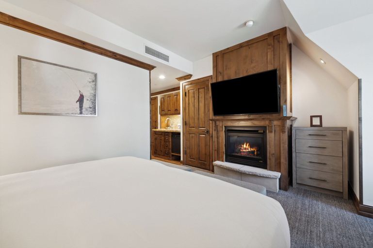 Bedroom 2, The Aspen Mountain Residences, Pitkin