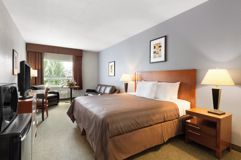 Bedroom 3, High Prairie Inn, Division No. 17