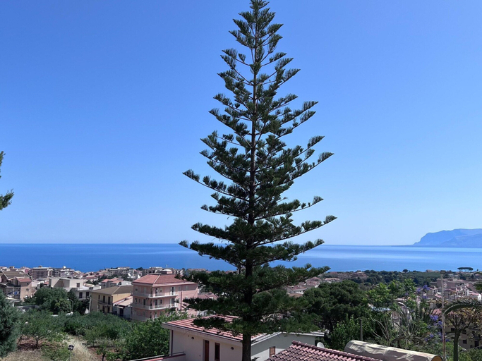 Others 4, Spacious Apartment With Communal Pool Near the Sea, Trapani